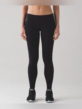 106 LULULEMON LEGGING SZ 4 W 12” R 6.7” L 36.5” I 30”